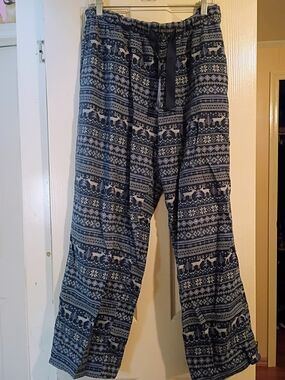 Magellan Outdoors Navy and Cream Reindeer Print Lounge Pants